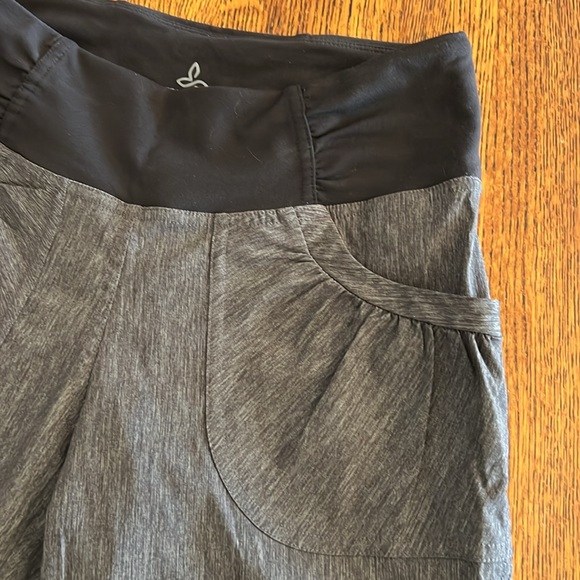 Prana Women's XS Summit Capri Crop Pants Charcoal Gray Space Dye Shirred Pockets - Picture 5 of 16